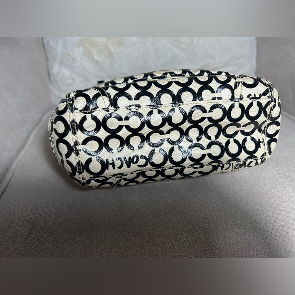 Pre-Owned Coach Black And White Patterned Purse Coated Canvas - Picture 4 of 16